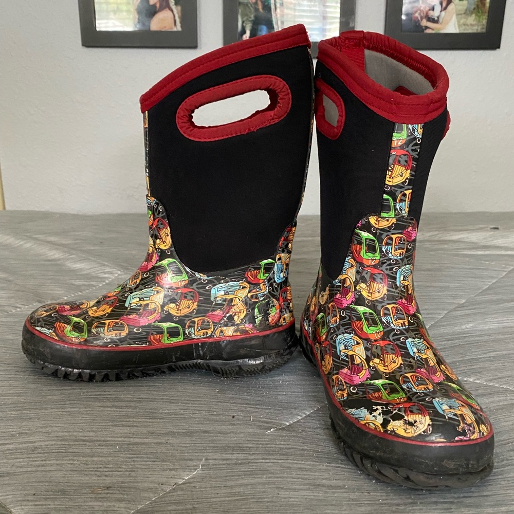 Bogs Size 13 Boys Tall Insulated Snow Rain Boots Cars